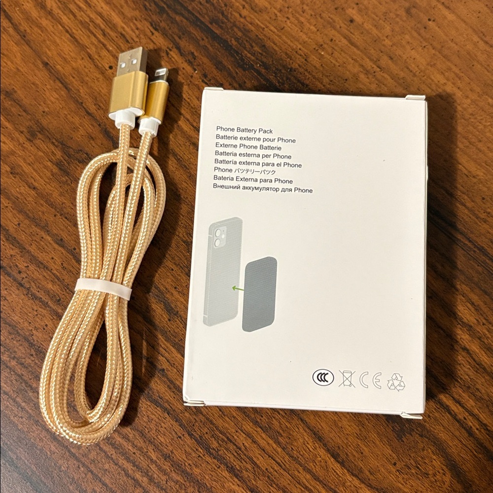 Magnetic Wireless Power Bank 10,000mAh Lightning to USB A - Picture 2 of 12